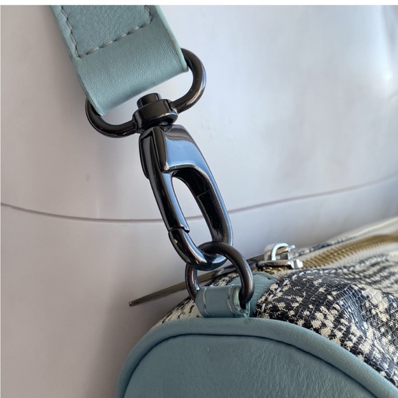 π₯ L.A.M.B. crossbody - Picture 8 of 17